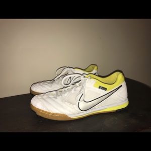 Men’s Rare Nike5 Gato indoor soccer shoe size 10